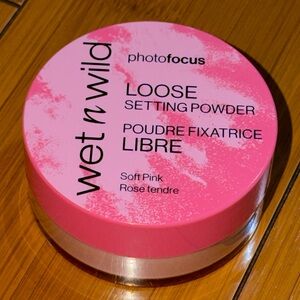 Light Link setting powder with brush and puff